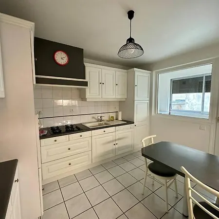 F3 Plein Coeur Centre Fd Avec Parking Montrognon *