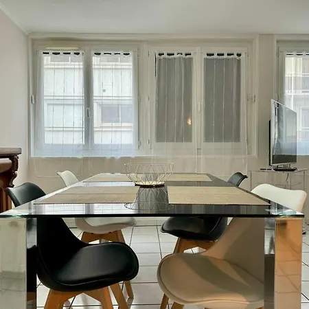 Lejlighed F3 Plein Coeur Centre Fd Avec Parking Montrognon