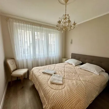 Apartman F3 Plein Coeur Centre Fd Avec Parking Montrognon
