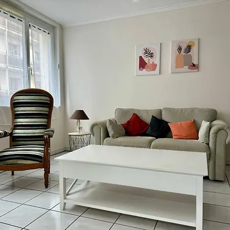 F3 Plein Coeur Centre Fd Avec Parking Montrognon Lejlighed