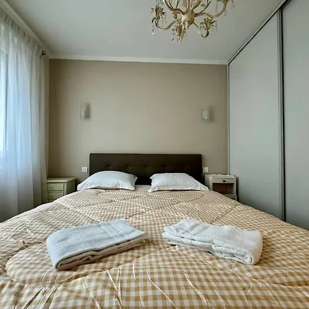 F3 Plein Coeur Centre Fd Avec Parking Montrognon Апартаменты *