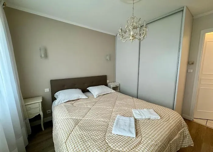 F3 Plein Coeur Centre Fd Avec Parking Montrognon