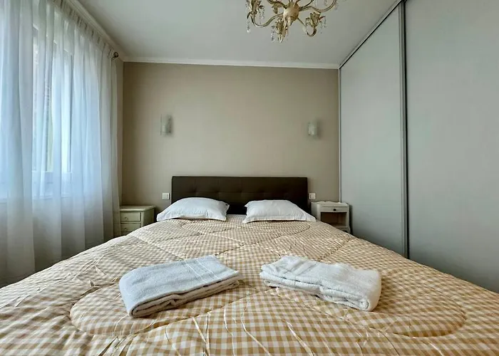 F3 Plein Coeur Centre Fd Avec Parking Montrognon Апартаменты *